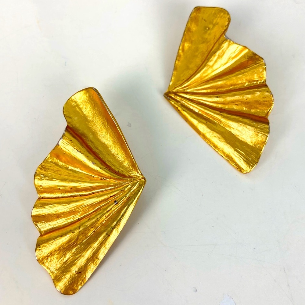 Gold Shell Earrings - Picture 3 of 9